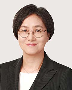 Kim Sunyoung (Sunny), Senior foreign attorney, Tel-+82 2 316 4655, Email-syokim@shinkim.com